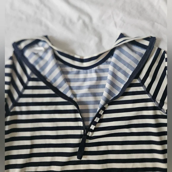J. CREW Long Sleeve Classic Navy Blue Stripe Rash Guard | SZ M - Picture 6 of 11